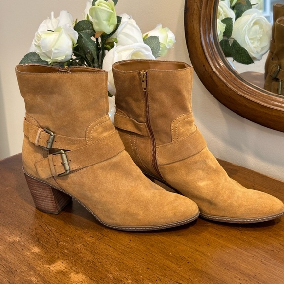 COPY - Suede classic boot for any look - Picture 3 of 4
